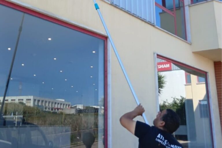 Limpeza técnica de vidros FRANKE São Marcos – superfícies impecáveis com equipamentos especializados
